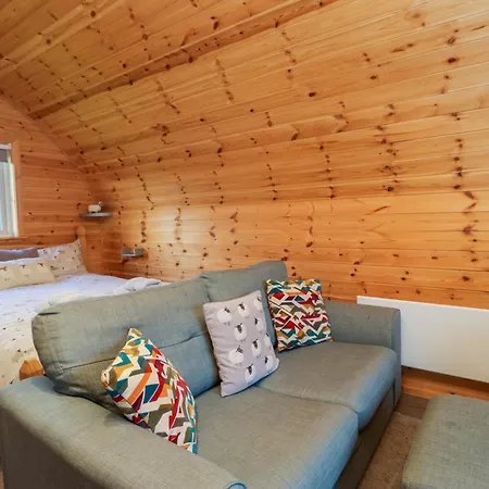 Cherry Nyaraló Ulverston